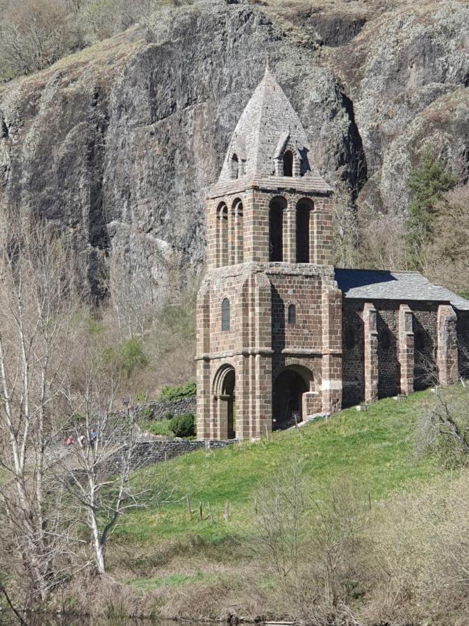 Апартаменты La Bourzede Langeac Экстерьер фото