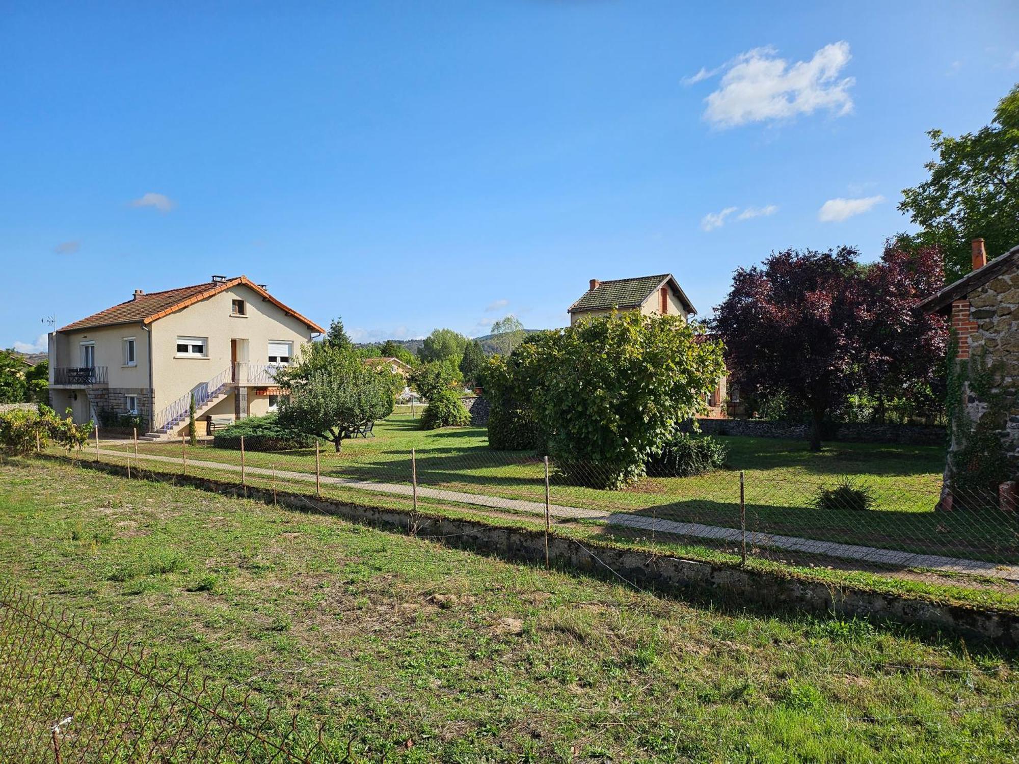 Апартаменты La Bourzede Langeac Экстерьер фото